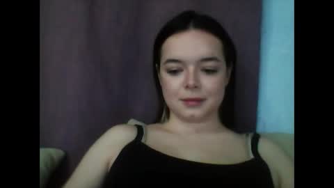 Snapshot of winter__white_rose chatting on 02-05-25, 12:49 Emma online show from 02-05-25, 12:49