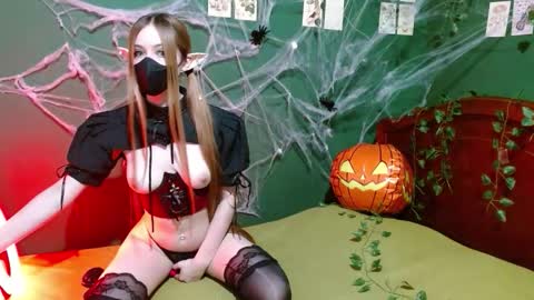 Snapshot of winter_elf chatting on 10-18-25, 03:53 Winter online show from 10-18-25, 03:53