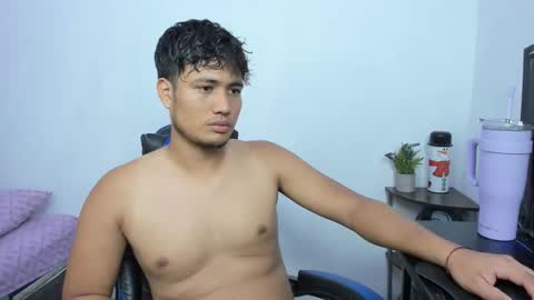 Snapshot of wish_coup_18151170 chatting on 12-17-25, 07:09 Alice and Mike online show from 12-17-25, 07:09