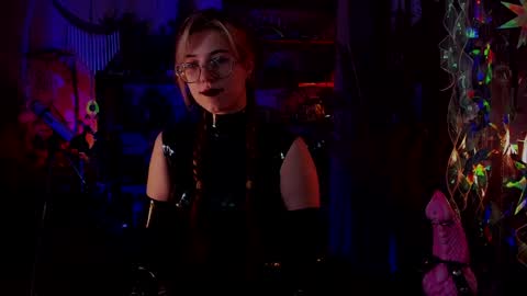 Snapshot of witch_fiona chatting on 12-15-24, 07:42 Goddess of two strapons - Mr. long Don Mr. Pinky online show from 12-15-24, 07:42