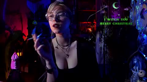 Snapshot of witch_fiona chatting on 12-29-24, 07:32 Goddess of two strapons - Mr. long Don Mr. Pinky online show from 12-29-24, 07:32