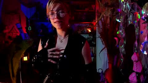 Snapshot of witch_fiona chatting on 01-16-25, 08:25 Goddess of two strapons - Mr. long Don Mr. Pinky online show from 01-16-25, 08:25