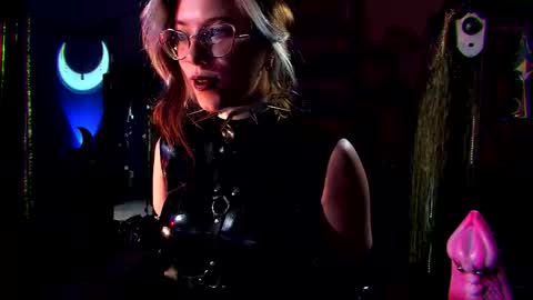 Snapshot of witch_fiona chatting on 09-12-25, 08:09 Goddess of two strapons - Mr. long Don Mr. Pinky online show from 09-12-25, 08:09