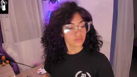     Luna Violeta  A r t i s t  online show from 01-04-25, 01:52