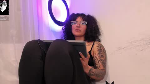     Luna Violeta  A r t i s t  online show from 01-08-25, 01:53