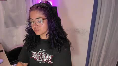     Luna Violeta  A r t i s t  online show from 02-13-25, 01:40