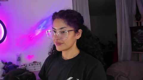     Luna Violeta  A r t i s t  online show from 02-19-25, 02:33