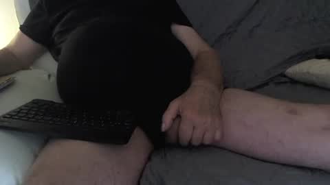 Snapshot of wobbel chatting on 12-17-25, 07:09 wobbel online show from 12-17-25, 07:09