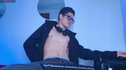  W O L F  online show from 03-06-26, 11:28