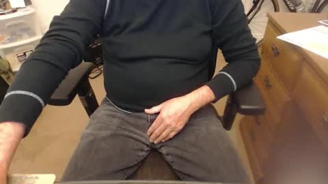 Snapshot of wolfie0717 chatting on 11-10-25, 01:04 wolfie0717 online show from 11-10-25, 01:04