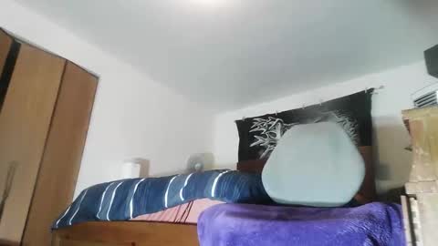 Snapshot of wolfman79 chatting on 06-11-26, 10:46 wolfman79 online show from 06-11-26, 10:46