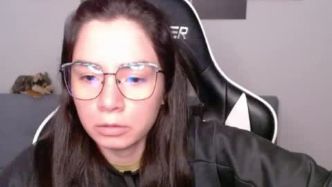 Snapshot of wolfs_daughter chatting on 06-14-26, 01:25 Alex online show from 06-14-26, 01:25