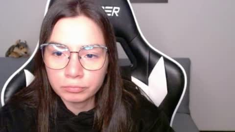 Snapshot of wolfs_daughter chatting on 06-20-26, 02:36 Alex online show from 06-20-26, 02:36