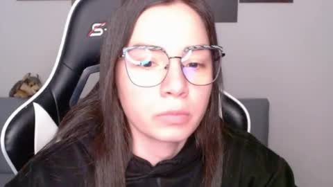 Snapshot of wolfs_daughter chatting on 06-23-26, 01:47 Alex online show from 06-23-26, 01:47