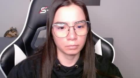 Snapshot of wolfs_daughter chatting on 06-24-26, 01:26 Alex online show from 06-24-26, 01:26