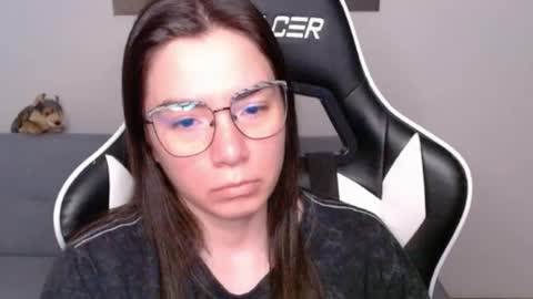Snapshot of wolfs_daughter chatting on 06-26-26, 12:48 Alex online show from 06-26-26, 12:48