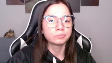 Snapshot of wolfs_daughter chatting on 07-03-26, 02:29 Alex online show from 07-03-26, 02:29