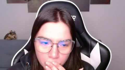 Snapshot of wolfs_daughter chatting on 07-04-26, 02:18 Alex online show from 07-04-26, 02:18