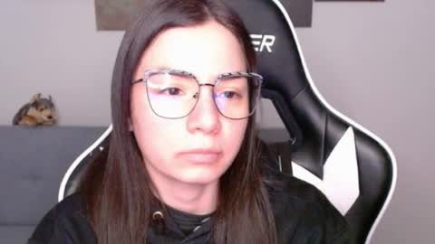 Snapshot of wolfs_daughter chatting on 07-07-26, 01:52 Alex online show from 07-07-26, 01:52