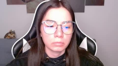 Snapshot of wolfs_daughter chatting on 07-09-26, 02:04 Alex online show from 07-09-26, 02:04