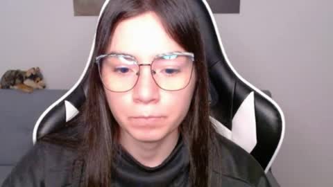 Snapshot of wolfs_daughter chatting on 07-16-26, 02:06 Alex online show from 07-16-26, 02:06