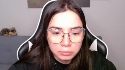 Snapshot of wolfs_daughter chatting on 07-20-26, 01:42 Alex online show from 07-20-26, 01:42