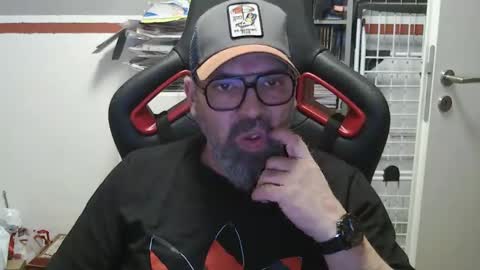 Snapshot of womenizzeer chatting on 02-26-25, 10:20 Adam online show from 02-26-25, 10:20