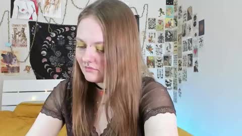 Snapshot of wonderconnie chatting on 10-25-25, 01:07 wonderconnie online show from 10-25-25, 01:07