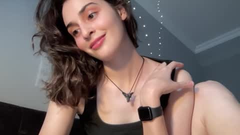 Snapshot of wonderland_stia chatting on 09-15-25, 01:44 Stia online show from 09-15-25, 01:44