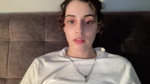 Snapshot of wonderland_stia chatting on 09-17-25, 01:24 Stia online show from 09-17-25, 01:24