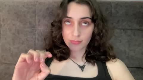 Snapshot of wonderland_stia chatting on 09-23-25, 05:05 Stia online show from 09-23-25, 05:05