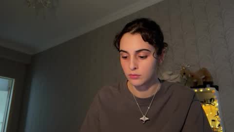 Snapshot of wonderland_stia chatting on 11-25-25, 01:00 Stia online show from 11-25-25, 01:00