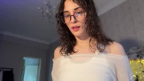 Snapshot of wonderland_stia chatting on 11-27-25, 12:51 Stia online show from 11-27-25, 12:51