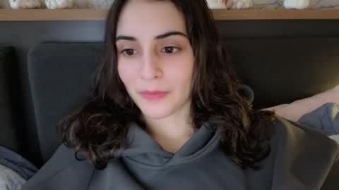 Snapshot of wonderland_stia chatting on 12-19-25, 05:47 Stia online show from 12-19-25, 05:47