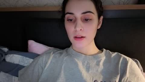 Snapshot of wonderland_stia chatting on 12-22-25, 07:38 Stia online show from 12-22-25, 07:38