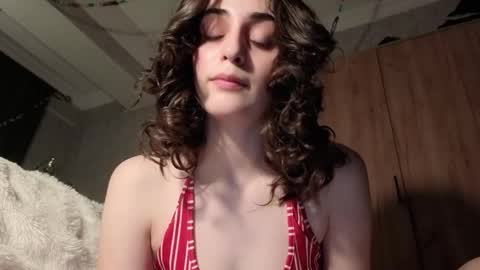 Snapshot of wonderland_stia chatting on 01-12-26, 02:11 Stia online show from 01-12-26, 02:11