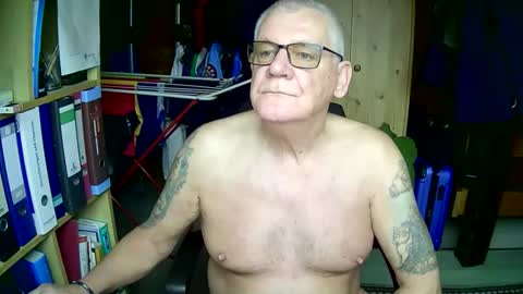 Snapshot of wonneprop10 chatting on 12-18-25, 12:00 Always Horny online show from 12-18-25, 12:00