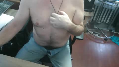 Snapshot of woodworker6473 chatting on 05-12-26, 10:51 woodworker6473 online show from 05-12-26, 10:51