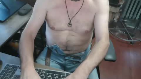 Snapshot of woodworker6473 chatting on 06-01-26, 10:44 woodworker6473 online show from 06-01-26, 10:44