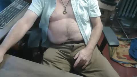 Snapshot of woodworker6473 chatting on 06-03-26, 11:10 woodworker6473 online show from 06-03-26, 11:10