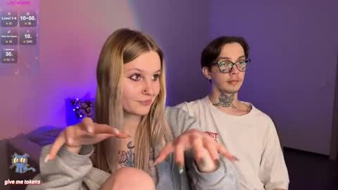 Snapshot of worldofllove chatting on 01-23-25, 07:29 Arnika and Simon online show from 01-23-25, 07:29