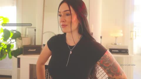 Snapshot of worshipbrielle chatting on 01-24-25, 12:31 Brielle online show from 01-24-25, 12:31