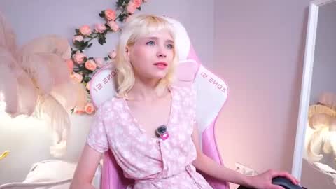 Snapshot of wow_angel chatting on 07-01-26, 05:42 wow_angel online show from 07-01-26, 05:42