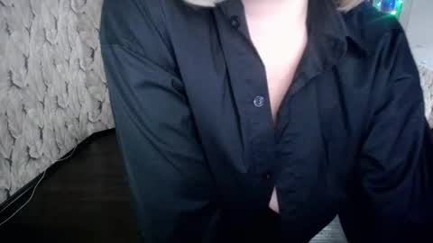 Snapshot of wow_co chatting on 02-11-25, 10:39 wow_co online show from 02-11-25, 10:39