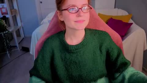 Snapshot of wow_luvng chatting on 09-28-25, 02:00 Rebecy online show from 09-28-25, 02:00