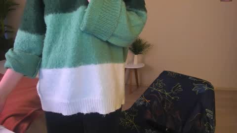 Snapshot of wow_luvng chatting on 10-04-25, 02:04 Rebecy online show from 10-04-25, 02:04