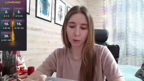 Snapshot of wow_porno_ chatting on 12-19-25, 01:51 Anna online show from 12-19-25, 01:51