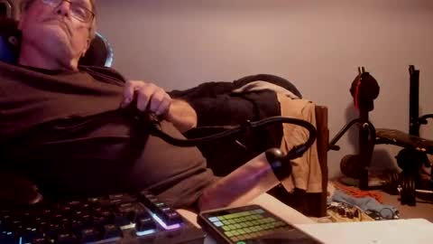 Snapshot of wowsers2022 chatting on 10-04-25, 01:58 wowsers2022 online show from 10-04-25, 01:58