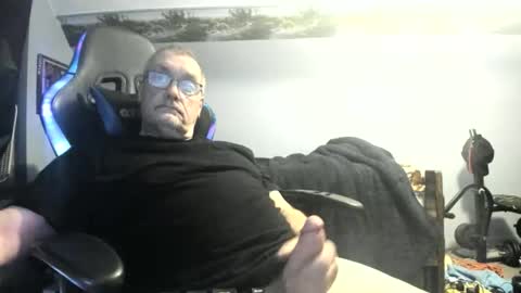 Snapshot of wowsers2022 chatting on 10-18-25, 10:49 wowsers2022 online show from 10-18-25, 10:49