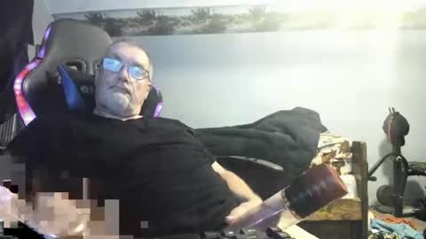 Snapshot of wowsers2022 chatting on 10-19-25, 10:16 wowsers2022 online show from 10-19-25, 10:16